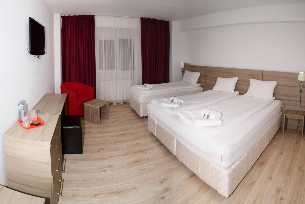 Hotel Otopeni Quarto foto