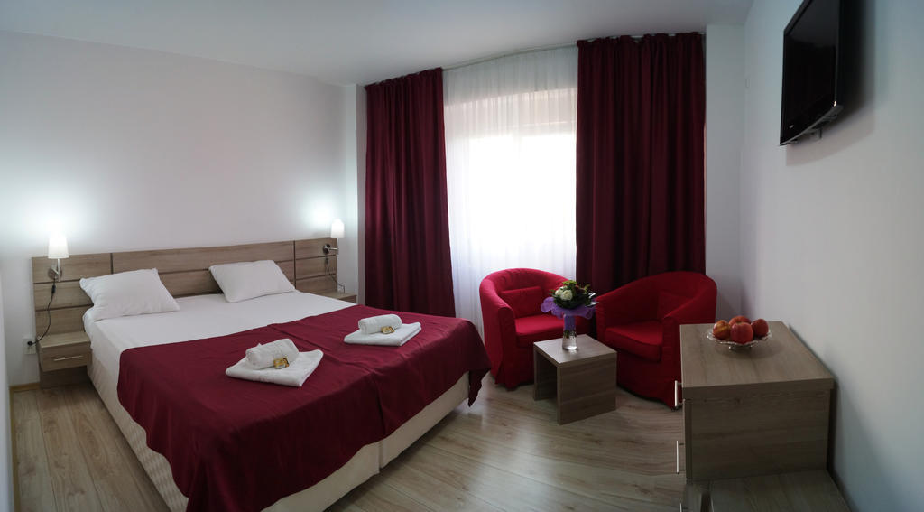 Hotel Otopeni Quarto foto
